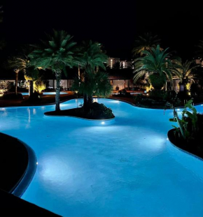 5 Star Resort 2BR 2 BATH King Suite Shuttle Pools Across from Beach